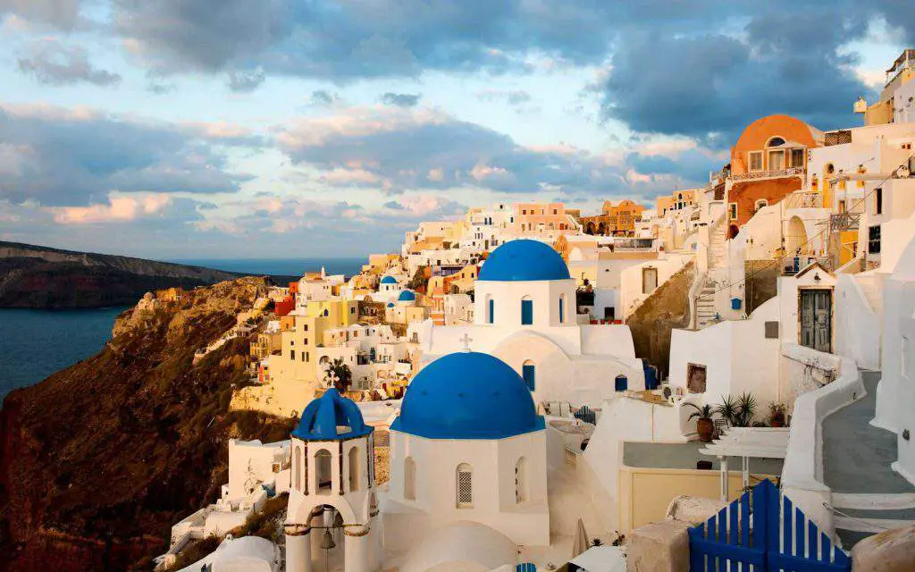 BEST PLACES TO STAY IN SANTORINI