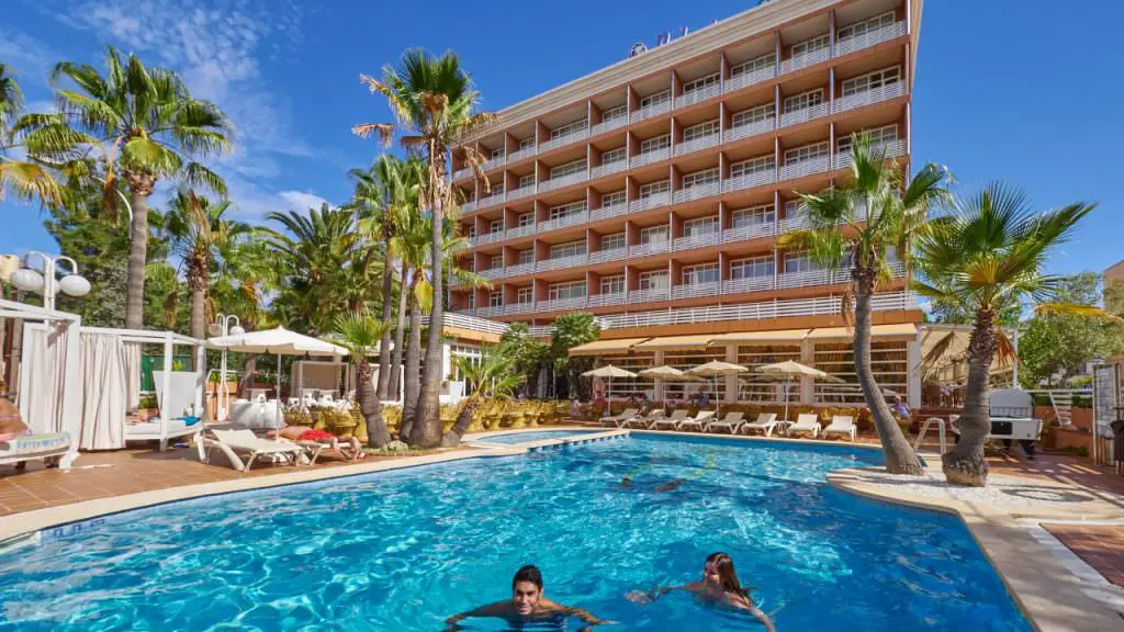 hotel cormoran reviews,hotel cormorant beach,hotel cormoran booking