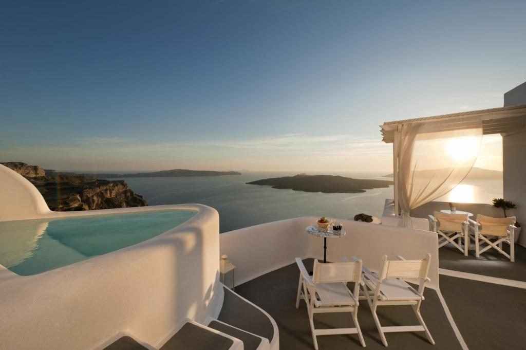 Where To Stay In Santorini With Family (2024) // Best, Top, Awesome List