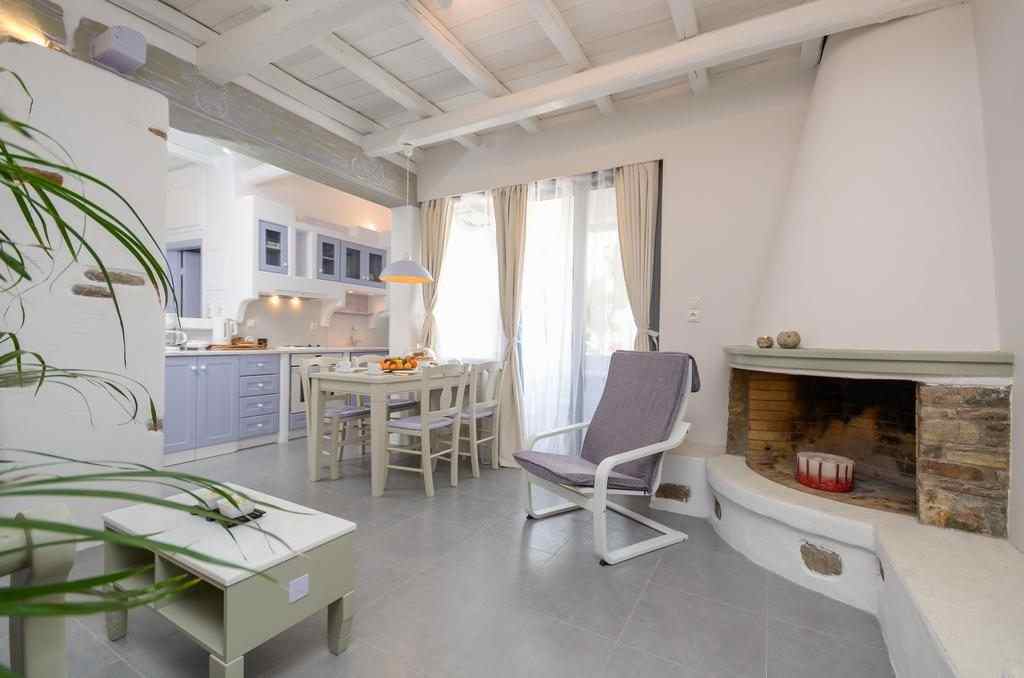﻿Santa Katerina Apartments And Studios Naxos, ﻿Santa Katerina Apartments reviews, family accommodation in Naxos Greece