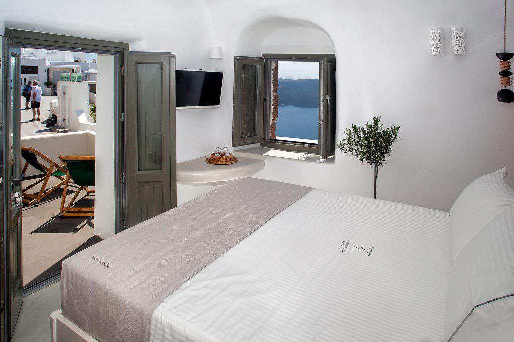 aperto suites adults only santorini,aperto suites santorini booking,aperto suites santorini tripadvisor