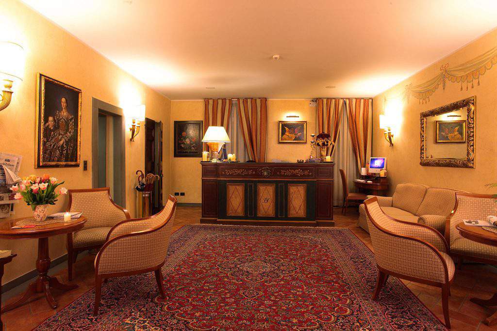 hotel davanzati firenze booking,hotel davanzati tripadvisor,hotel davanzati to train station