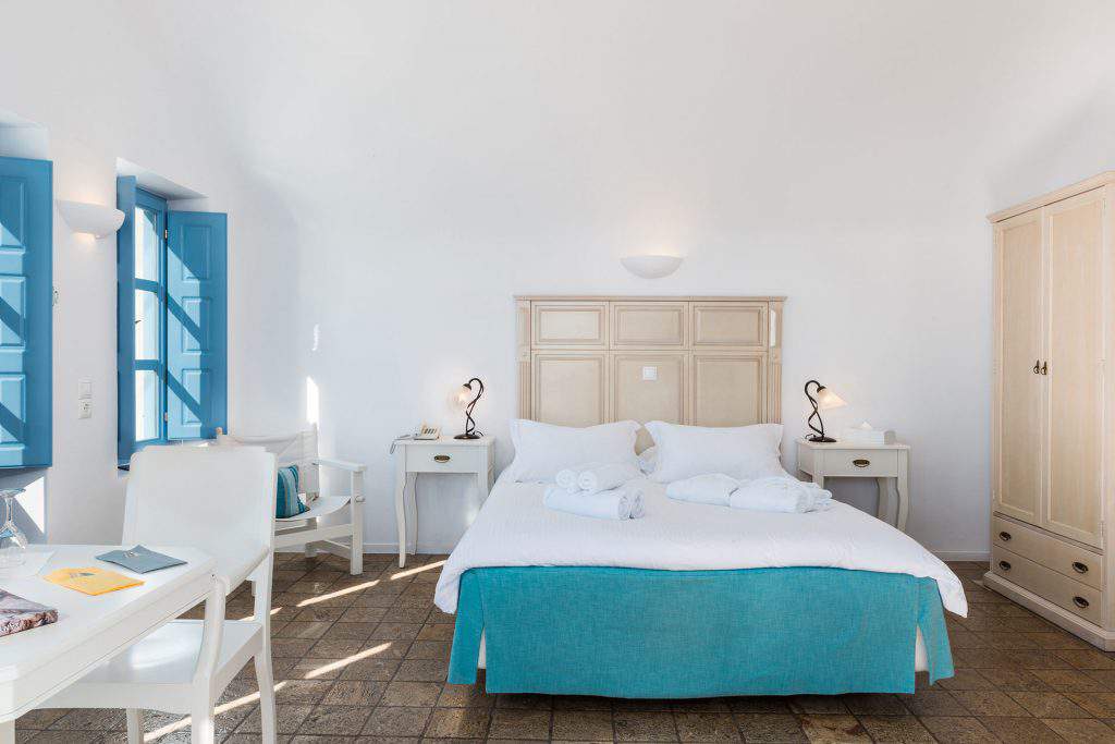 pantelia suites tripadvisor,pantelia suites booking,pantelia suites santorini reviews